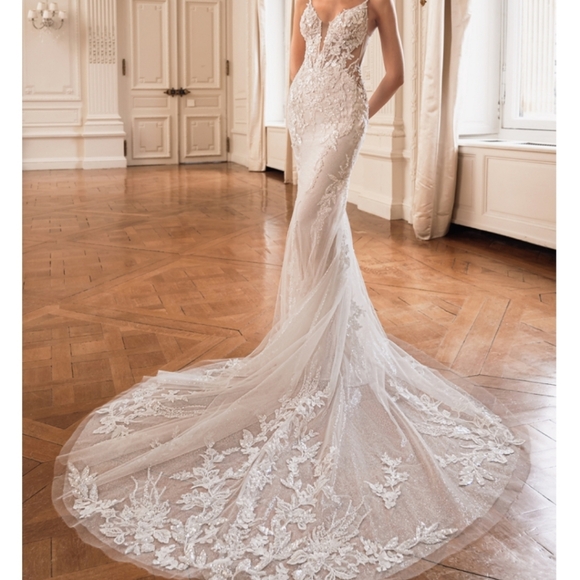 Ivory Floral Lace Wedding Dress